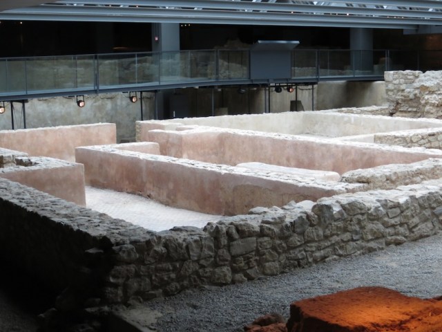 Orderly Roman Baths